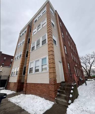 Main picture of 284 Oakland St