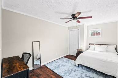 Main picture of 206 E 37th St