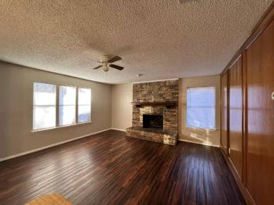 Main picture of 1819 Family Cir