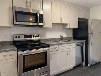 Main picture of 20 Riverside St