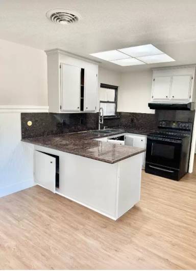 Main picture of 4556 Beechnut Way