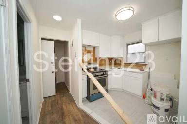 Main picture of 41 20 28 Ave
