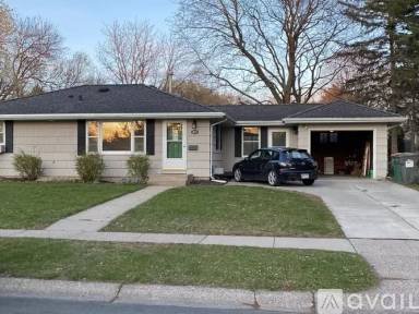 Main picture of 4027 Hayes St NE