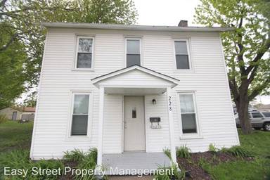 Main picture of 228 4th Ave W
