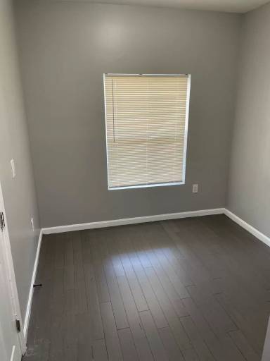 Main picture of 637 E 29th St