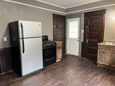Main picture of 82 W 17th St
