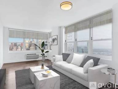 Main picture of 61 Bay St