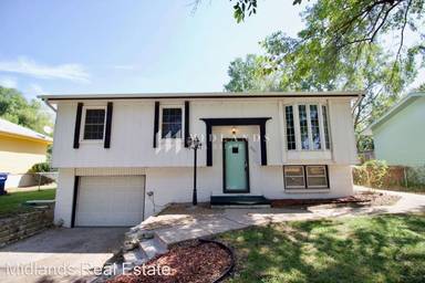 Main picture of 7001 S 33rd St