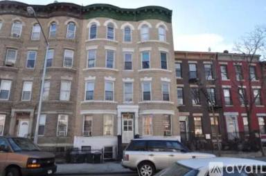Main picture of 80 Somers St