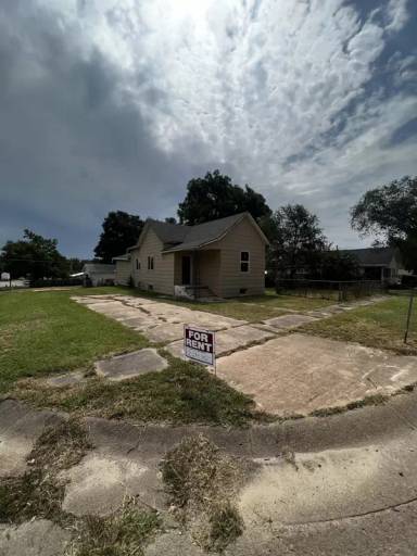Main picture of 823 N Blaine St