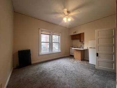 Main picture of 1830 N Oakland Ave
