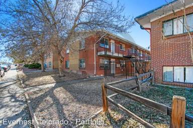 Main picture of 1585 Moline St