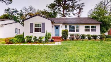 Main picture of 2215 Larchmont Rd