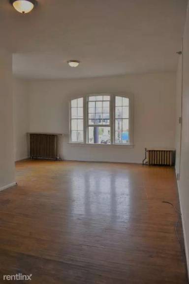 Main picture of 38 W Main St