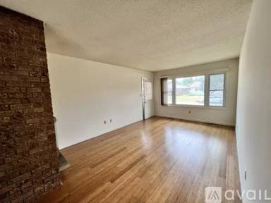 Main picture of 1002 E Willard St