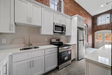 Main picture of 34 Tremaine St