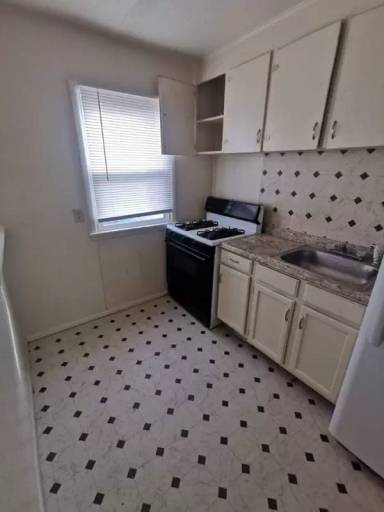 Main picture of 1112 W 14th St