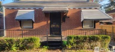 Main picture of 908 Riverview Blvd