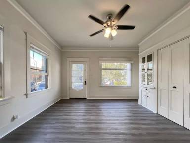 Main picture of 312 W 4th St