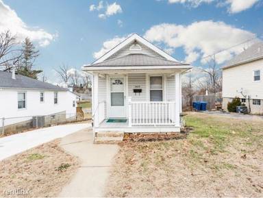 Main picture of 7716 Jerome Ave