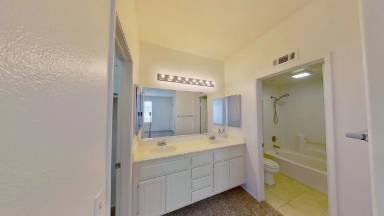 Main picture of 2405 Crescent Oak