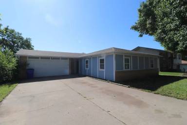 Main picture of 1503 Shamrock St