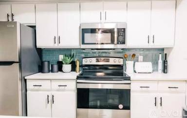 Main picture of 830 W Rio Salado Pkwy