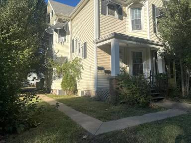 Main picture of 935 W Washington St