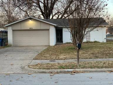 Main picture of 18131 E 4th St
