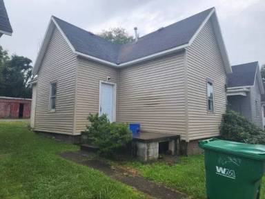Main picture of 102 Denham St