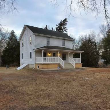 Main picture of 737 12th St