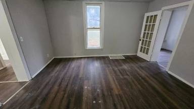 Main picture of 258 W 3rd St