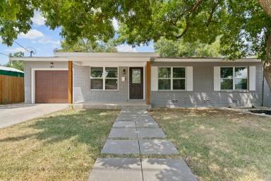 Main picture of 1124 W Mill St