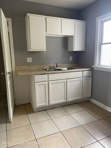 Main picture of 3400 E 52nd St