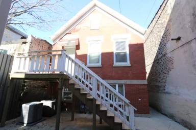 Main picture of 2646 W Cermak Rd