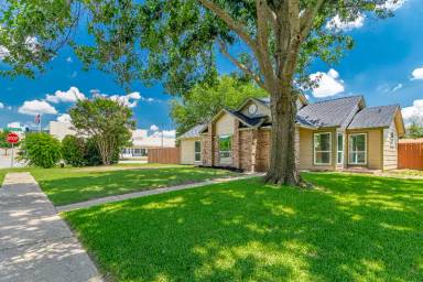 Main picture of 10828 Eastcrest Ln