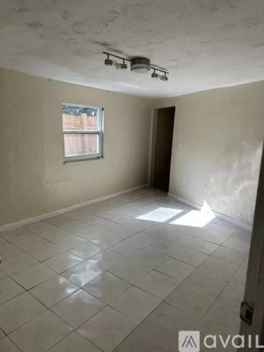 Main picture of 11452 Peachtree Dr