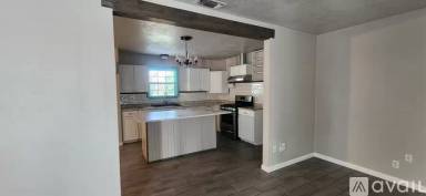 Main picture of 5946 Midcrown Dr