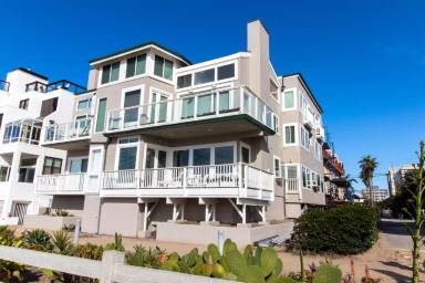 Main picture of 1 Catamaran St