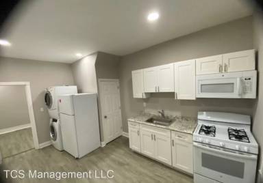 Main picture of 884 N 50th St