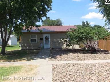 Main picture of 302 E 4th St