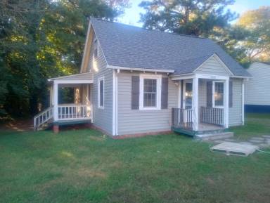 Main picture of 4908 Leonard Ave