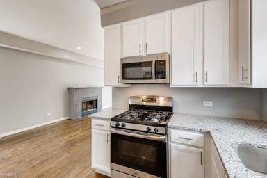 Main picture of 1340 W Hubbard St