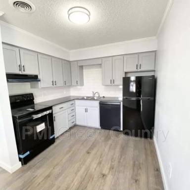 Main picture of 829 Park St