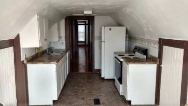 Main picture of 914 1/2 Sycamore St