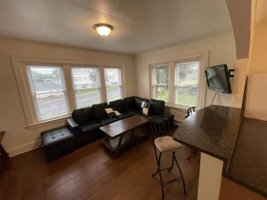 Main picture of 27 Stevenson St