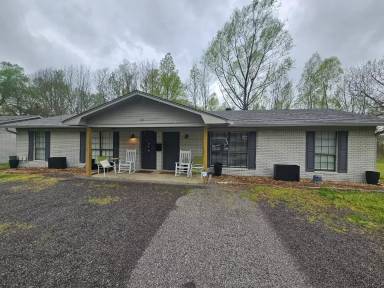 Main picture of 20 Linder Rd
