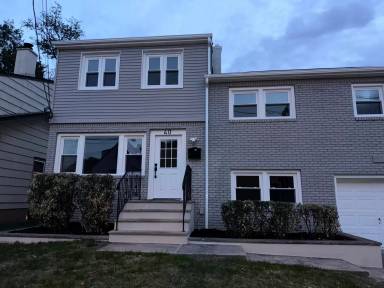 Main picture of 40 Dewey St