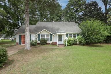 Main picture of 857 Round Bay Ct