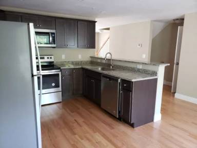Main picture of 33 Cardigan Ct